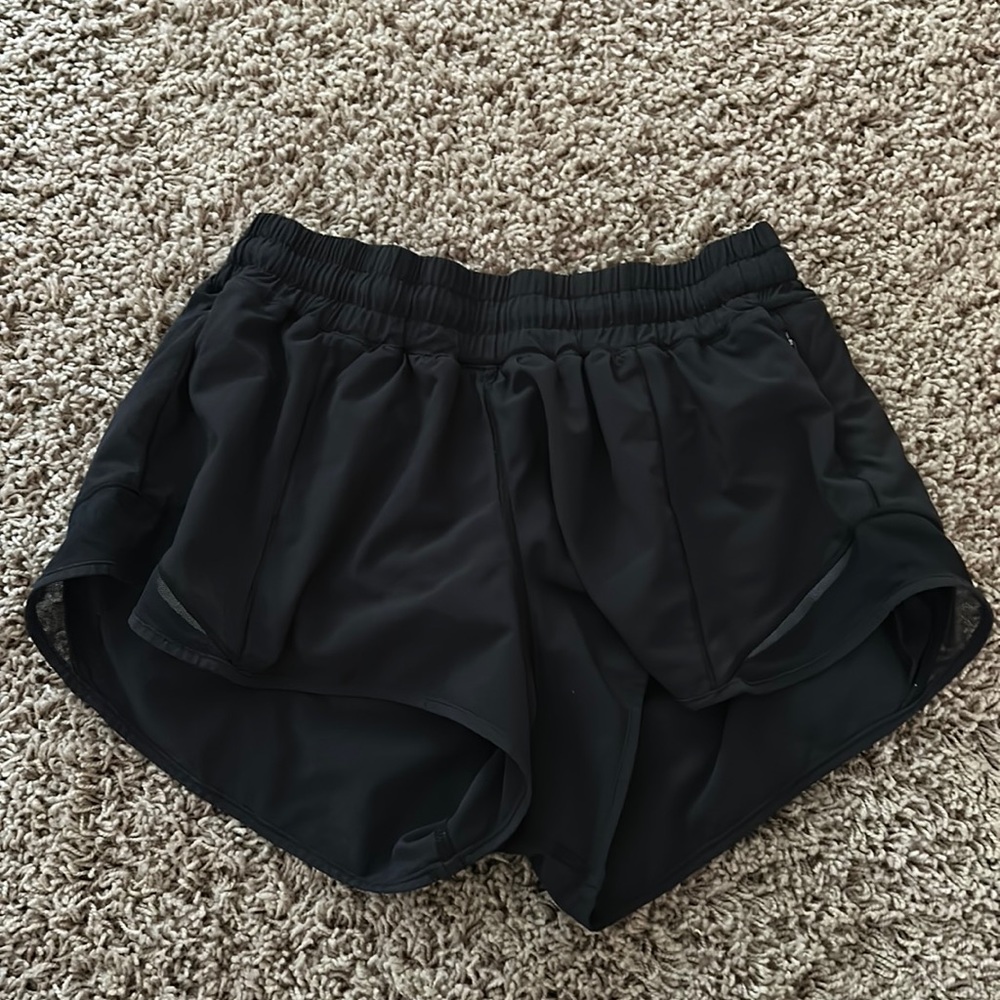 LuluLemon Hotty Hot 2 inch black shorts size 6